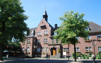 Rheinorte (7): Dormagen – nur ein bisschen am Rhein Das historische Rathaus von Dormagen