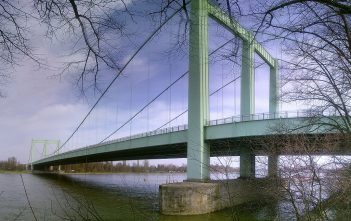 Rheinbrücken (21): Autobahnbrücke Rodenkirchen – die erste echte Hängebrücke Die Rodenkirchener Autobahnbrücke (Foto: Wikimedia)