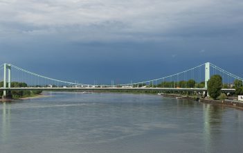 Rheinbrücken (18): Die Mülheimer Brücke – ein Klassiker im Kölner Brückengrün Die Mülheimer Brücke, ein Porträt (Foto: via Wikimedia)
