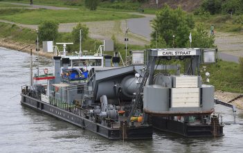 Wie sieht’s eigentlich auf dem Grund des Rheins aus? Taucherglockenschiff Carl Straat (Photo by CEphoto, Uwe Aranas)