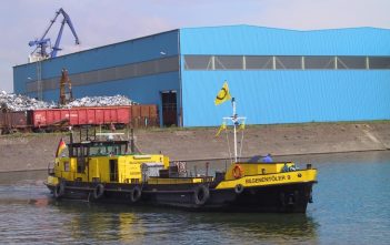 Wichtig für den Umweltschutz auf dem Rhein: Bilgenentölungsboote Bilgenentöler Bibo 9 im Duisburg-Ruhrorter Hafen