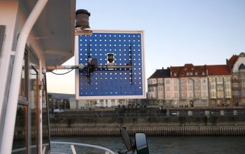 Die 3 wichtigsten Verkehrsregeln auf dem Rhein Die Blaue Tafel an der MS Stadt Düsseldorf