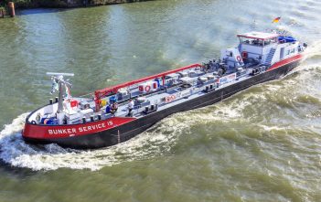 Schiffsporträt (19): Bunkerservice 15 – die fahrende Tankstelle auf dem Rhein Bunkerservice 15 - die fahrende Tankstelle der NWB (Foto: van tiem elektro)