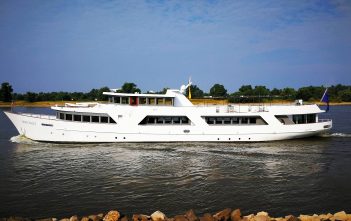 Schiffsporträts (23): Partyschiff Grace Kelly, die Yacht unter den schwimmenden Event-Locations Partyschiff Grace Kelly auf dem Rhein bei Neuss
