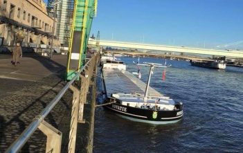 Skandal in Köln: Binnenschiffer dürfen nicht mehr anlegen Die Kaimauer am Kölner Rheinauhafen (Foto: Binnenschifferforum)