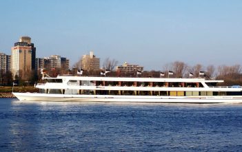 Schiffsporträt (25): MS Eureka, die fliegende Holländerin MS Eureka, die fliegende Holländerin bei Neuss