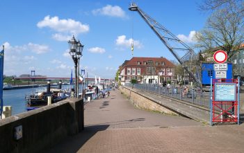 Rheinorte (4): Ruhrort – ganz viel Hafen und ein bisschen Schimanski Ruhrort - die Hafenpromenade