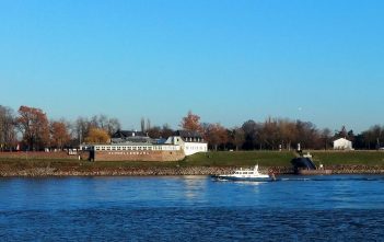 Rheinbauten (2): Die Schnellenburg bei Düsseldorf-Stockum Die Schnellenburg bei Düsseldorf-Stockum
