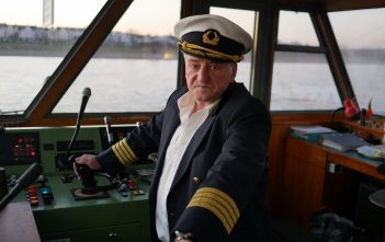 Weisse Flotte Düsseldorf: Unterwegs mit Käpt’n Tiger Käpt'n Tiger - seit über 40 Jahren Schiffsführer